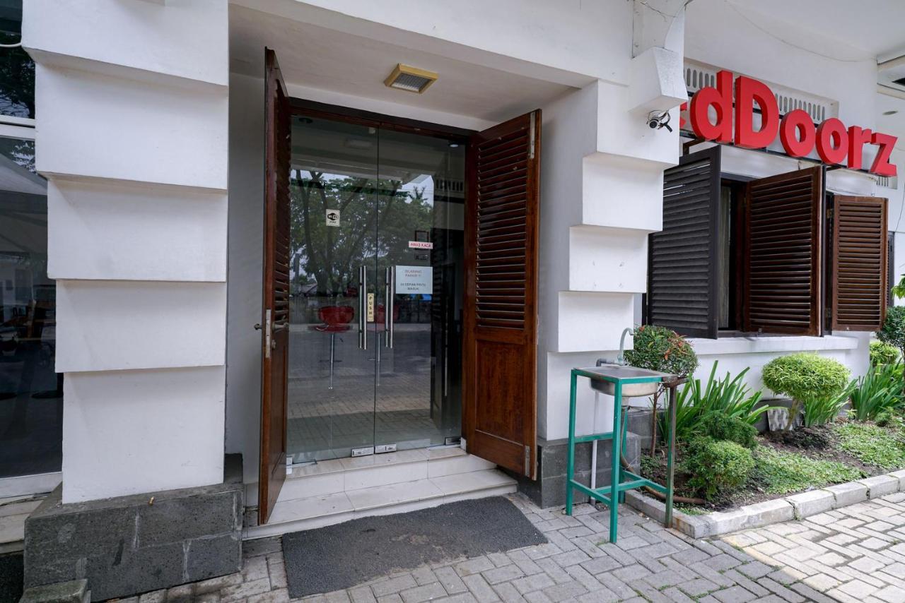 Reddoorz @ Avros Guest House Medan Exterior foto